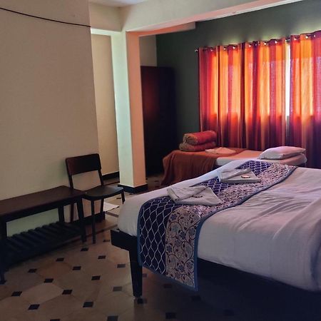 Hotel Caveri Comfort Inn 마디케리 외부 사진