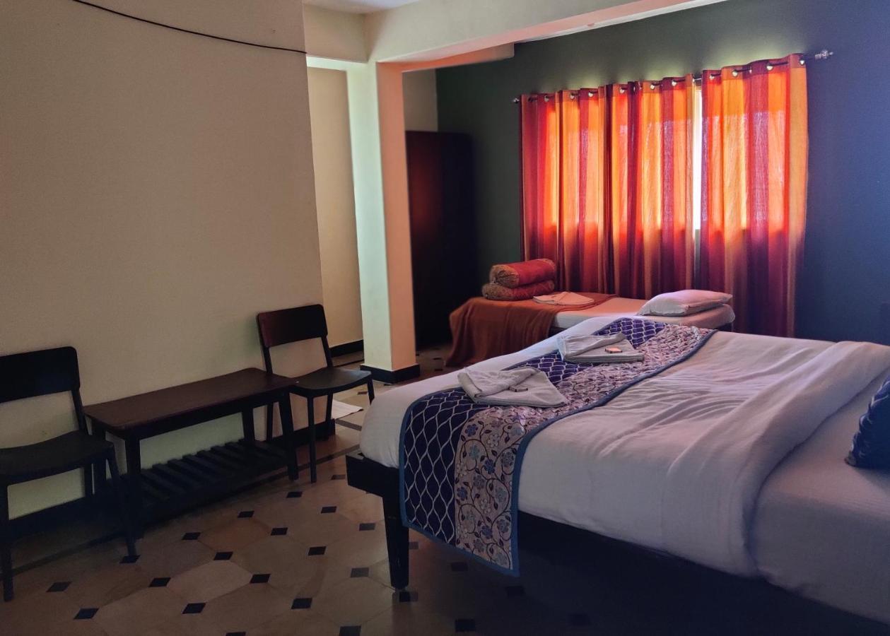 Hotel Caveri Comfort Inn 마디케리 외부 사진