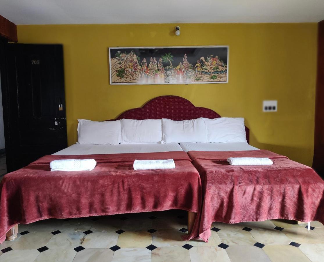 Hotel Caveri Comfort Inn 마디케리 외부 사진