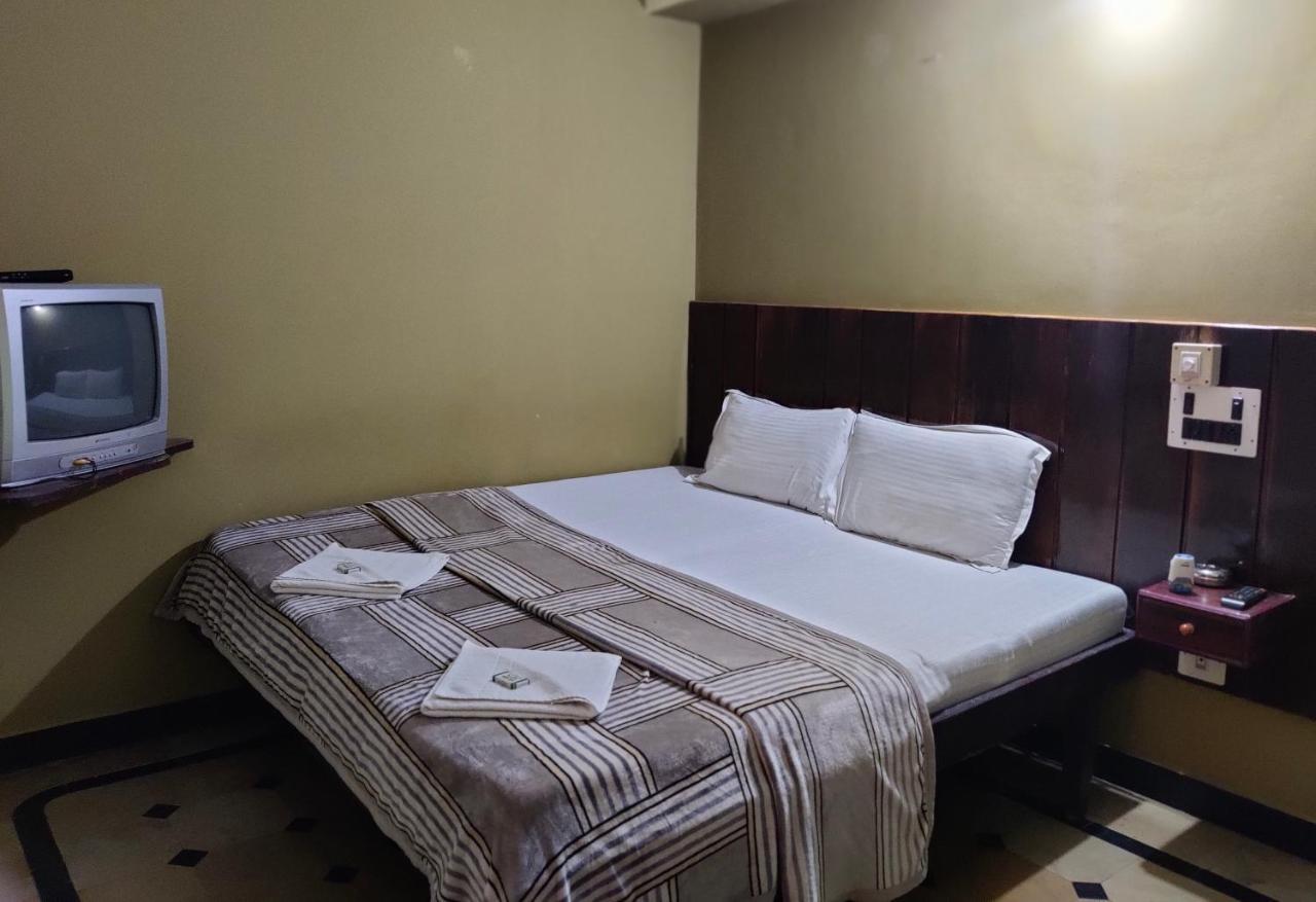 Hotel Caveri Comfort Inn 마디케리 외부 사진