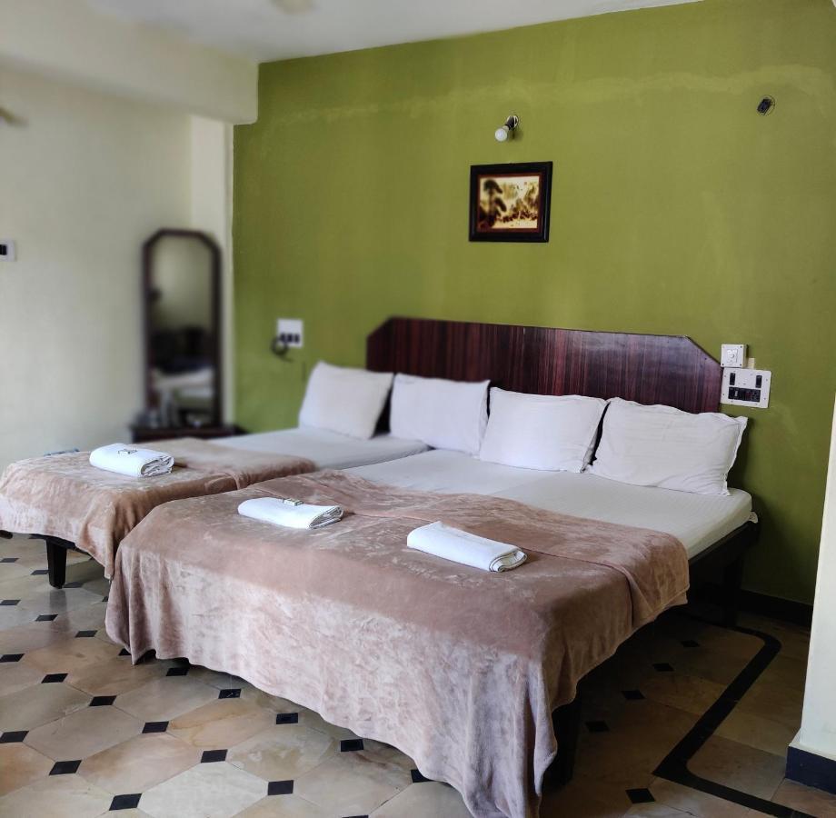 Hotel Caveri Comfort Inn 마디케리 외부 사진