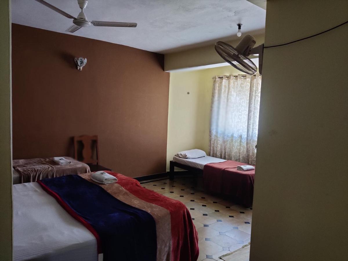 Hotel Caveri Comfort Inn 마디케리 외부 사진
