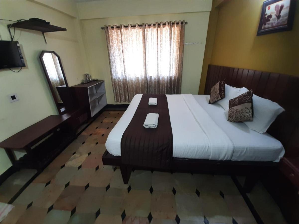Hotel Caveri Comfort Inn 마디케리 외부 사진
