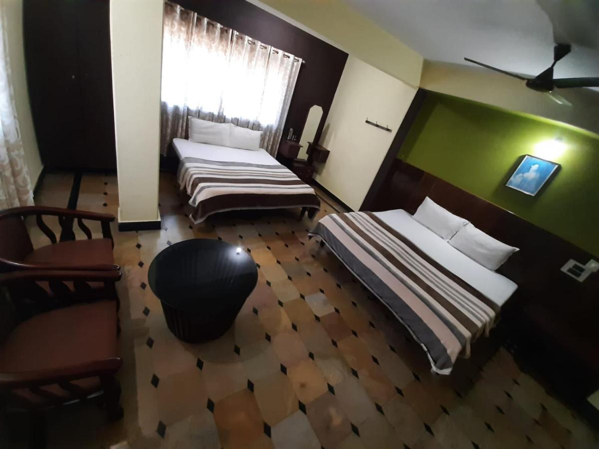 Hotel Caveri Comfort Inn 마디케리 외부 사진