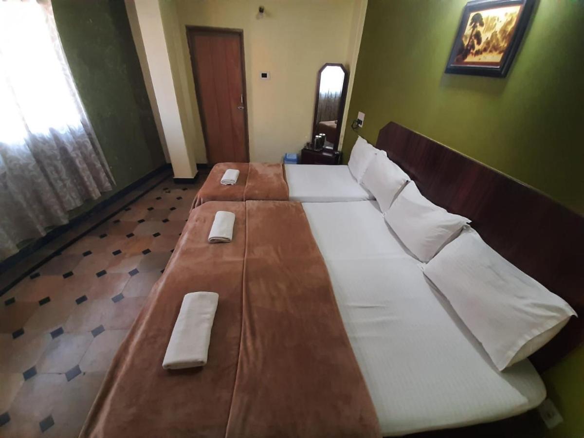 Hotel Caveri Comfort Inn 마디케리 외부 사진