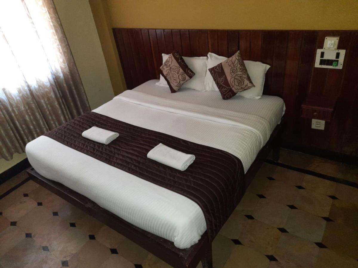 Hotel Caveri Comfort Inn 마디케리 외부 사진