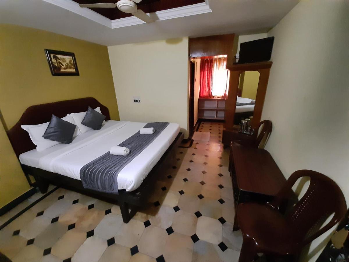 Hotel Caveri Comfort Inn 마디케리 외부 사진