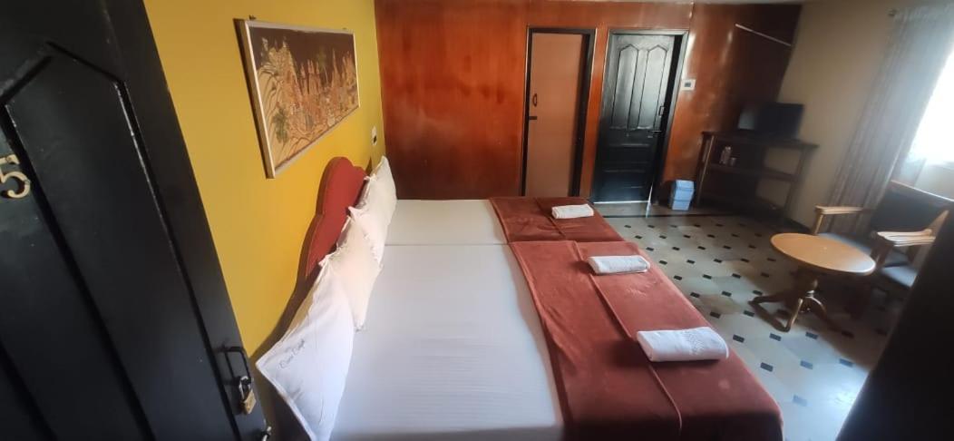 Hotel Caveri Comfort Inn 마디케리 외부 사진